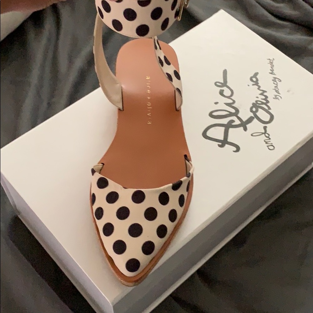 Alice and Olivia flats